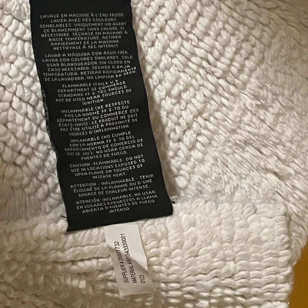 Ralph Lauren White Textured bath Rug/ Firm Price